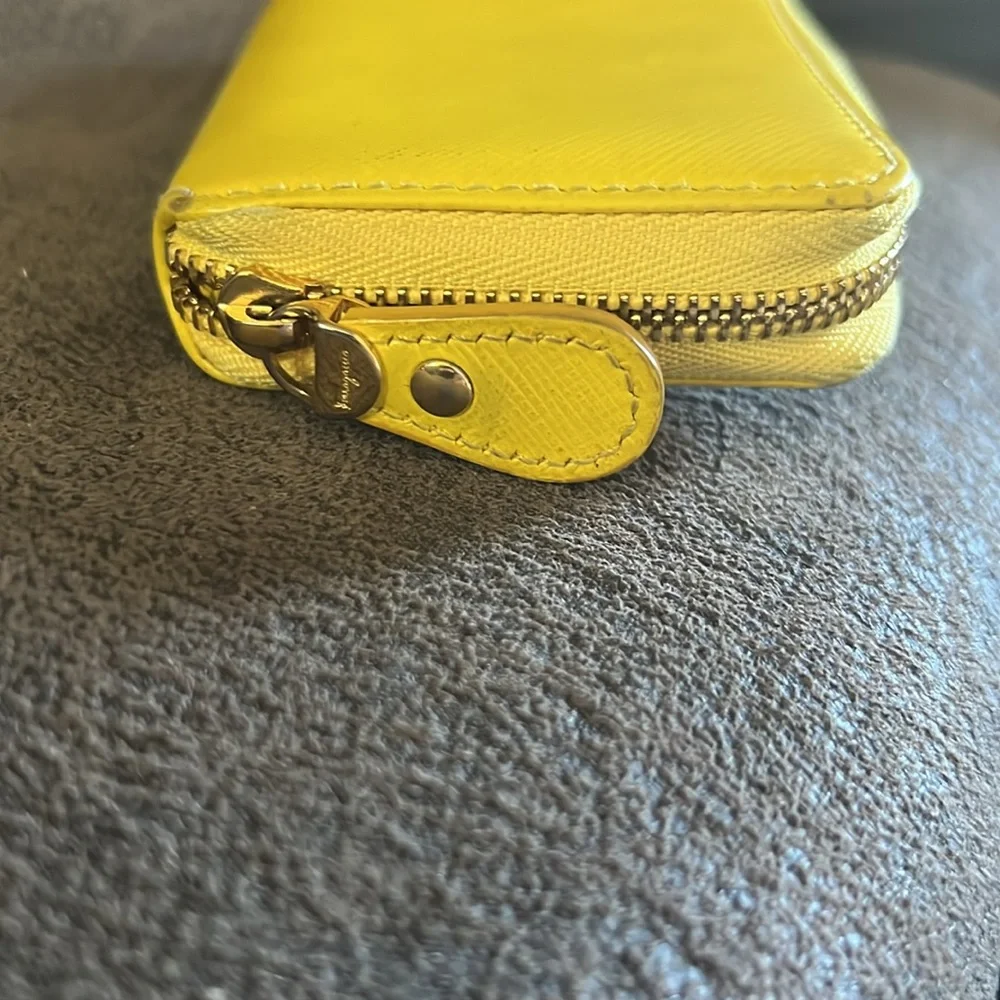 Salvatore Ferragamo Vara Leather Zip Around Coin Purse - Picture 3 of 8